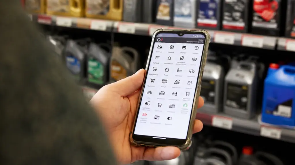 Konekorjaamon varaosahylly ja mobiilisovellus - Quick3 konekorjaamo-ohjelmisto.
