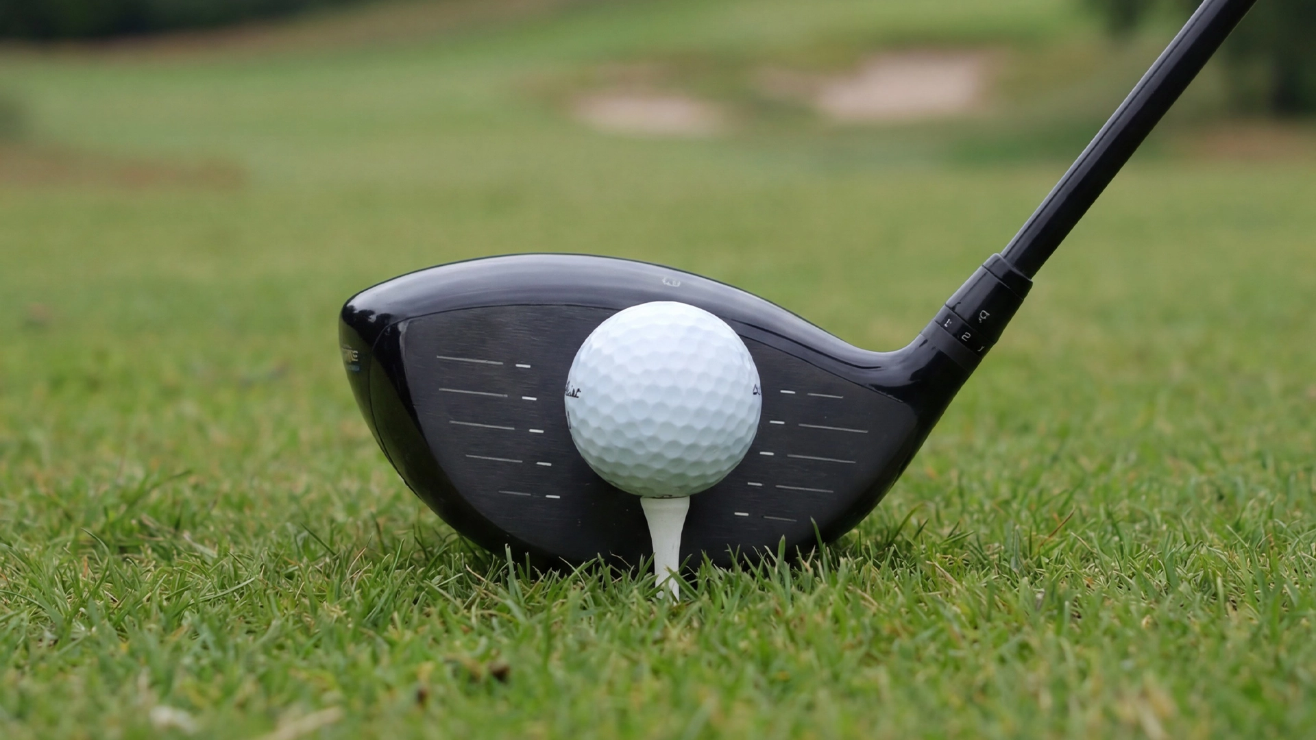 confirma-golfkeskukset-golfpallo-maila-vaaka
